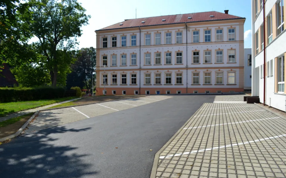 Nové parkování ve Vratislavicích.
