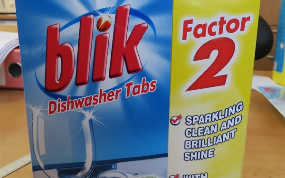 Nebezpečné chemické látky a směsi bez správného a dostatečného označení.