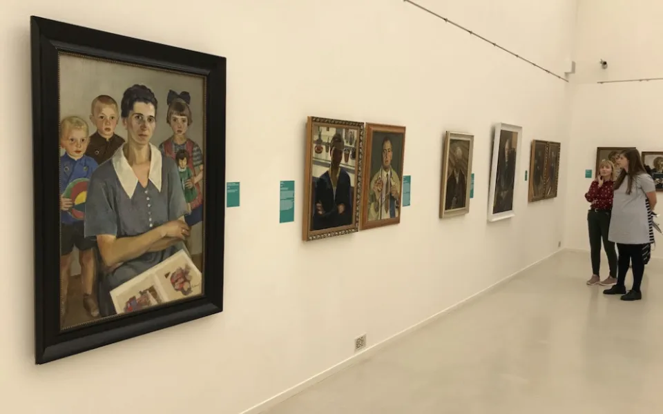 Obrazy Paula Gebauera v liberecké galerii.