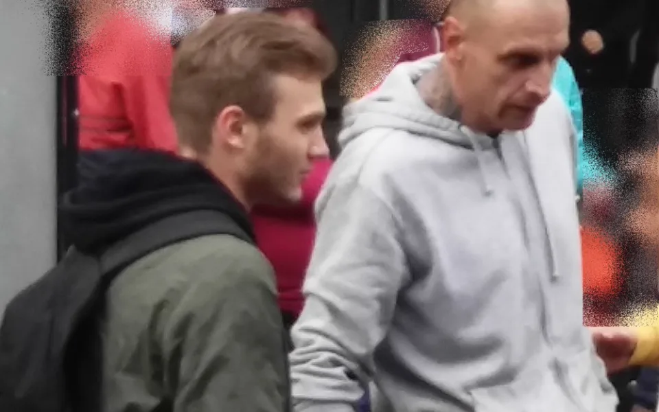 Dvojici hledá policie.