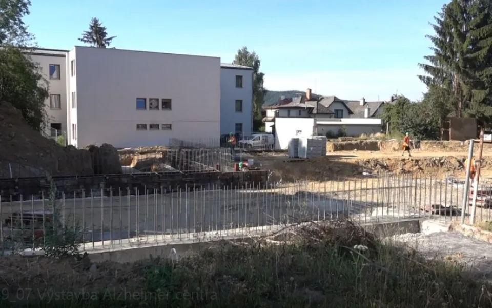 Foto z července. Od té doby výstavba výrazně pokročila.