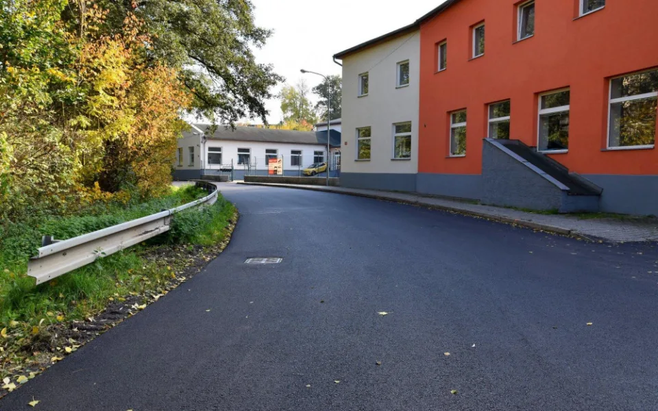 Silnice ve Vratislavicích se dočkaly rekonstrukce.