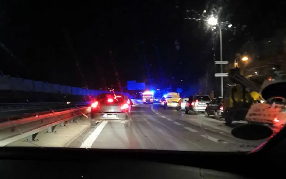 Výpadovka na Jablonec je uzavřená v obou směrech