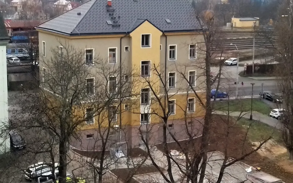 Opravený dům u autobusového nádraží