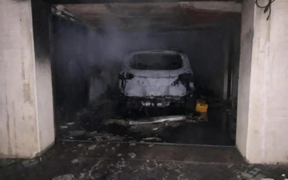 Auto po požáru.