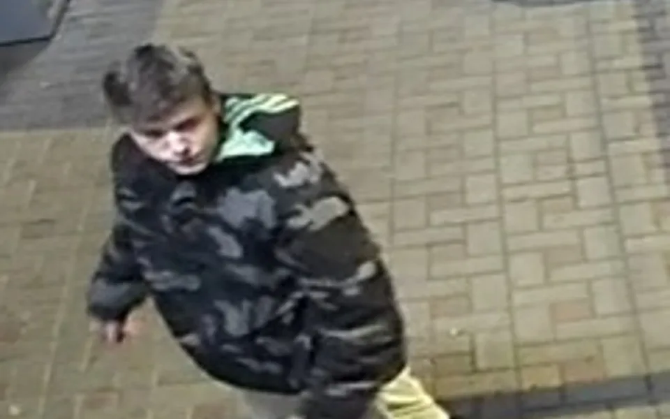 Policisté hledají svědky na fotografiích.