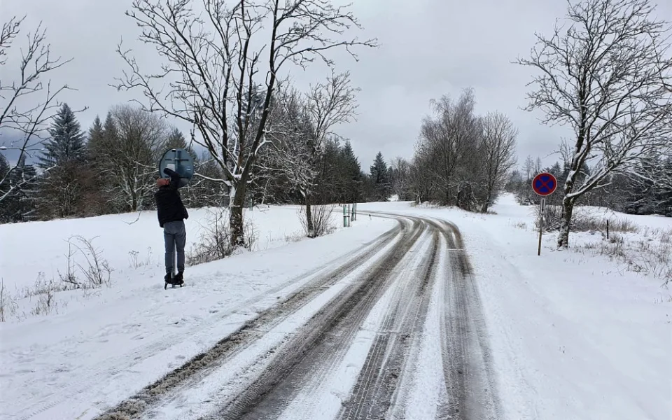 Na silnicích v Libereckém kraji testují nové teplotní senzory