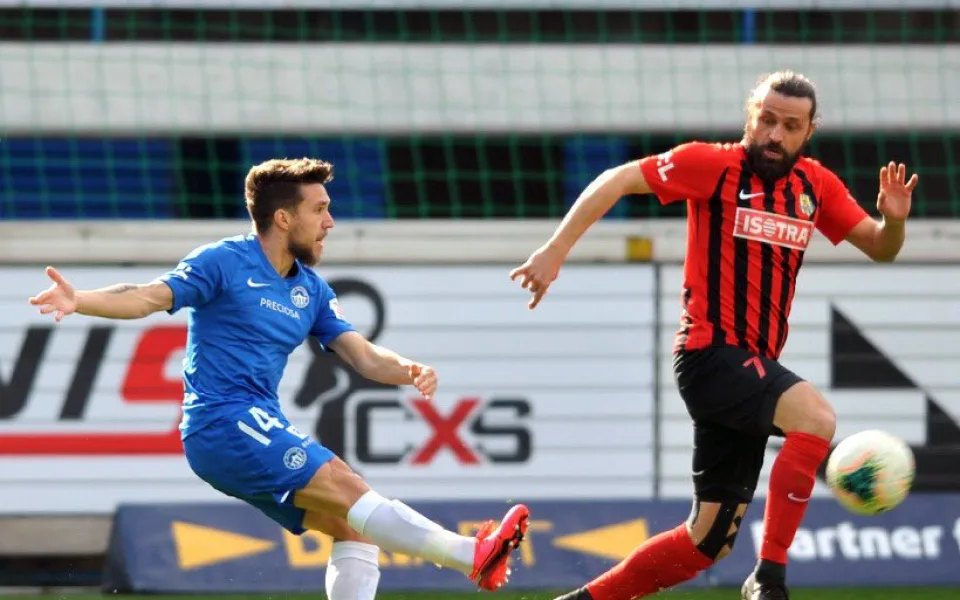 Slovan porazil Karvinou. Znovu řádil dvougólový Kuchta