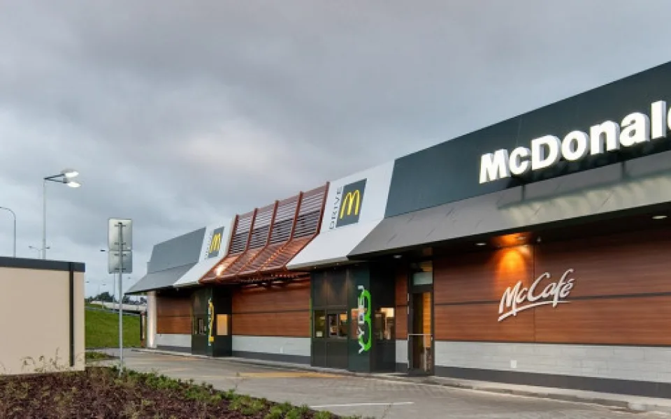 Hranolky z Mekáče si můžete dát na „McDrivu“ nebo objednat přes aplikaci McDelivery