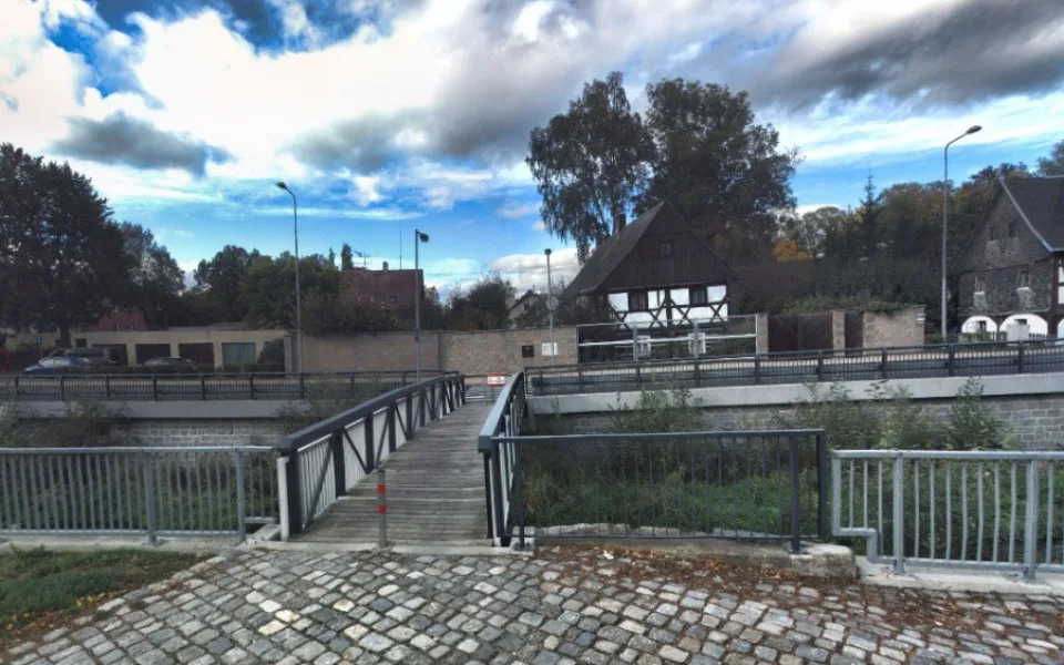 Lávka v ulici Pobřežní