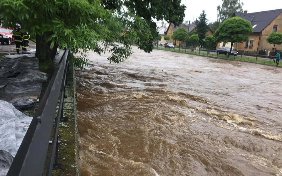 Noční deště zvedly hladiny řek. Na Frýdlantsku bylo vyhlášeno extrémní povodňové nebezpečí