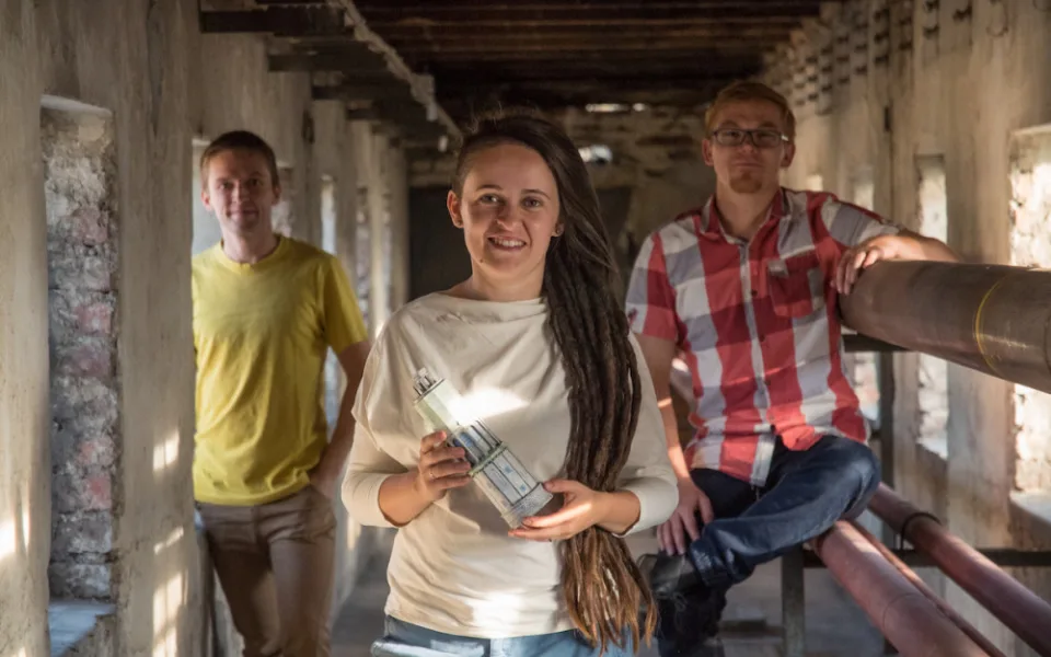Dostali výpověď z dílny Zauhlovačky, nyní budují novou. O pomoc prosí crowdfundingem