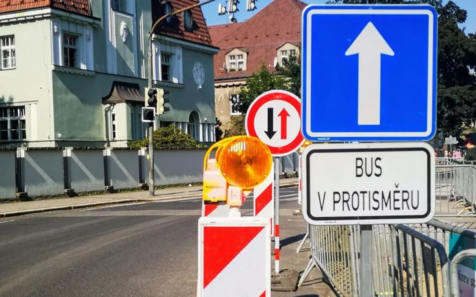 V Klášterní se sice ještě kope, k poliklinice ale už projedete