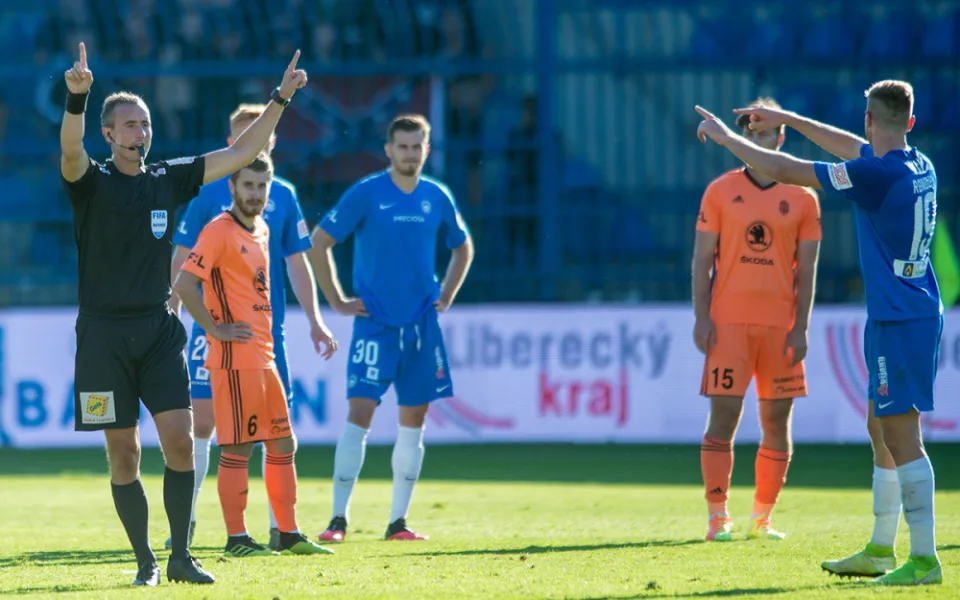 Ligový start Slovanu ohrožen. Sigma Olomouc má tři nakažené koronavirem.