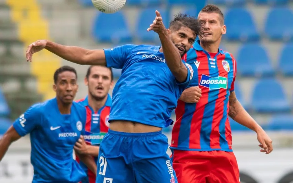 Gólová smršť v úvodu a první ligové body. Slovan porazil Plzeň 4:1