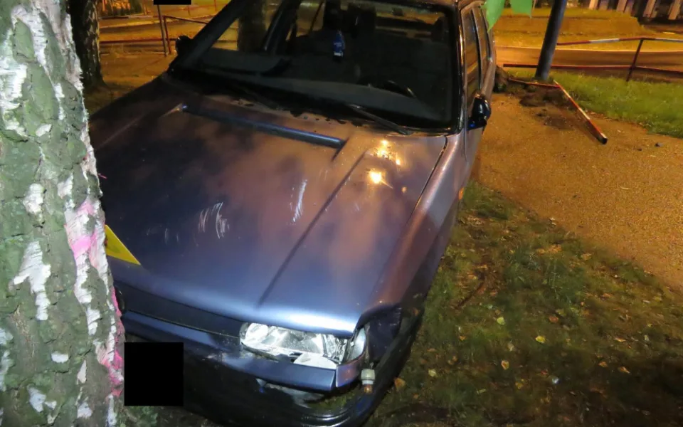 Řidič po nehodě nadýchal přes dvě promile
