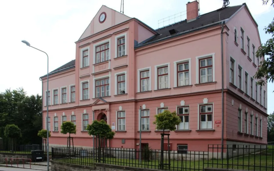 Do školy nemohou prvňáčci z Vrkoslavic
