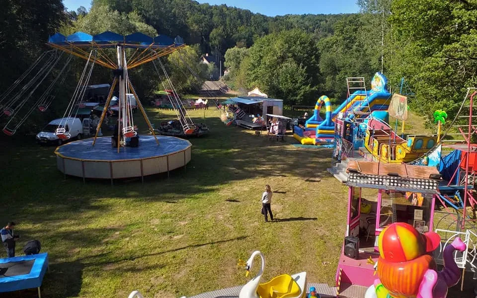 Tradiční pouť v sobotu na Suché. Vystoupí Jakub Děkan i revival Freddieho Mercuryho