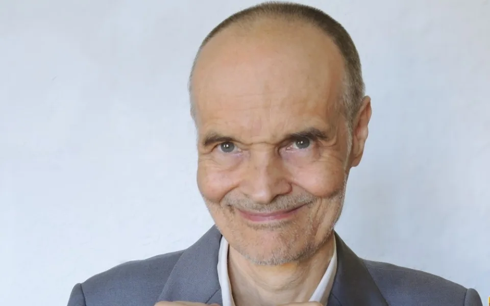 Usmívejte se na lidi, ale třeba i na věci, přírodu nebo svoji snídani, říká psychiatr Karel Nešpor
