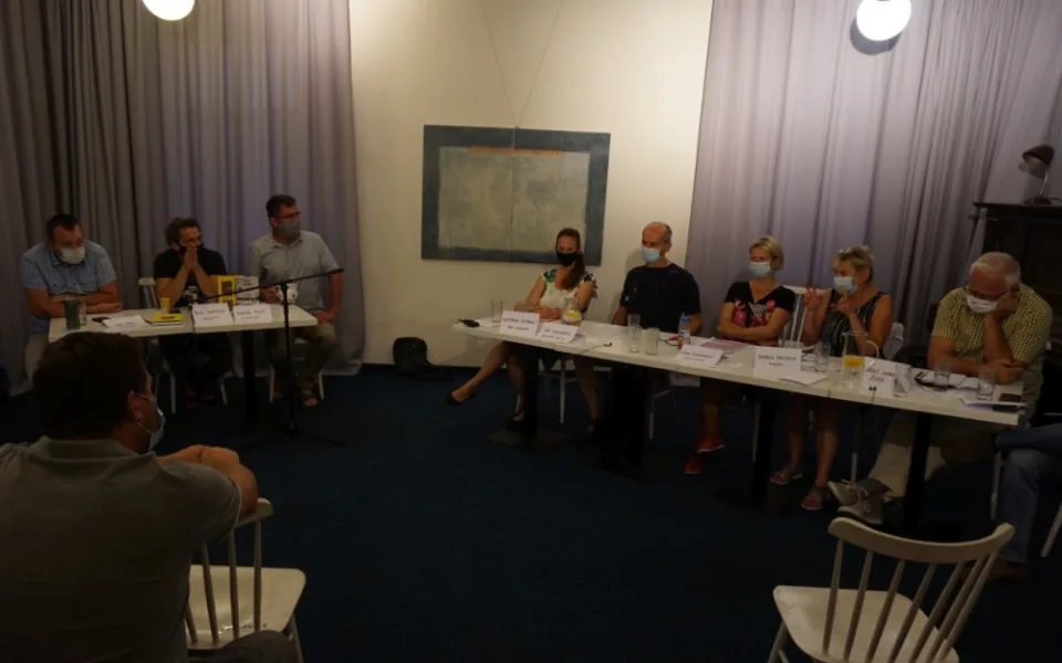 Předvolební debata u Fryče. Řešilo se školství a doprava, podívejte se na záznam