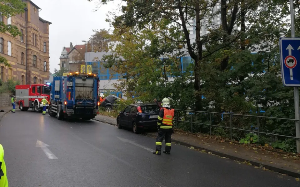 Dopravu v centru Liberce zablokovala nehoda.