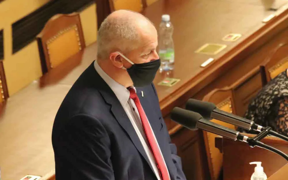 FOTO: Vláda schválila nouzový stav