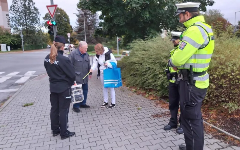 Policisté věnují viditelnosti chodců a cyklistů velkou pozornost