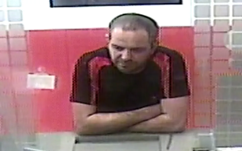 Policie pátrá po tomto muži
