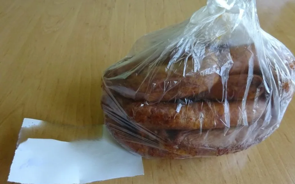 Nelegálně prodávané klobásy.