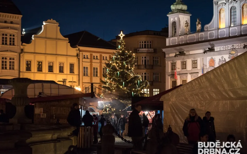Turnov zrušil adventní trhy, rozsvícení vánočního stromu i ohňostroj