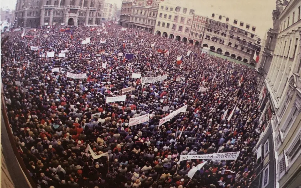 Hlavní demonstrace 27. listopadu 1989 (FOTO: LAdislav Ovsík)
