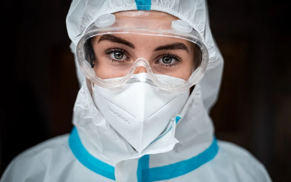 Antigenní testy mohou zabránit třetí vlně, do dvou týdnů můžeme otestovat sto tisíc lidí, říkají autoři testovací studie