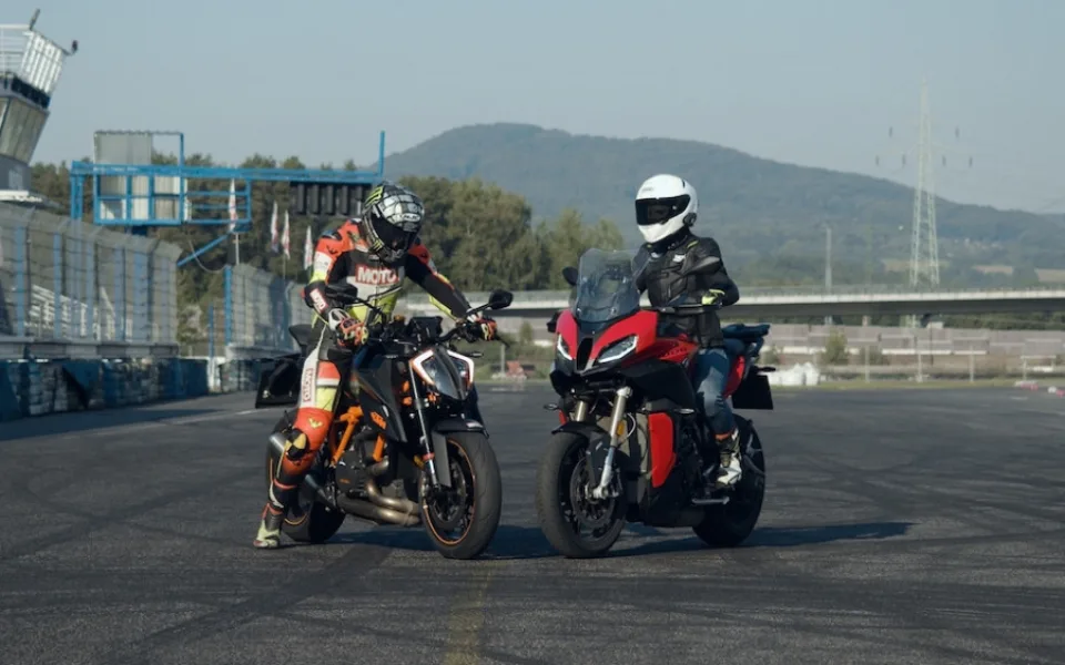 Motorkář na sobě musí neustále pracovat
