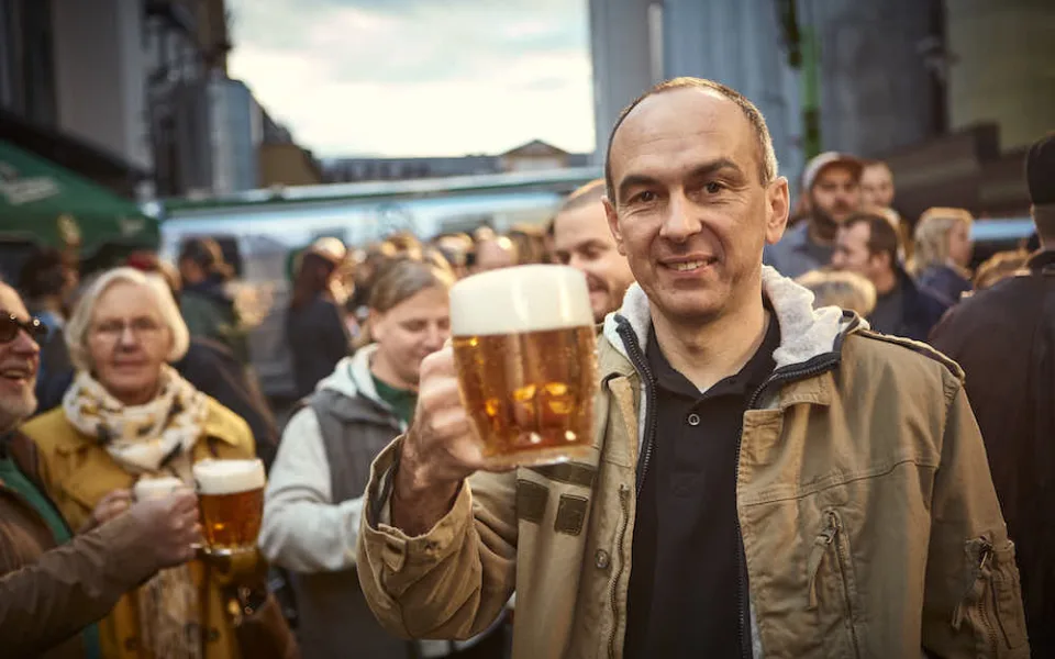 Smíchovští sládci zvou do znovu otevřených hospod na čerstvou várku piva