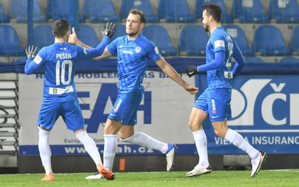 Penalta a červená byly pro Slovan málo. Se Slováckem se rozešel smírně 1:1