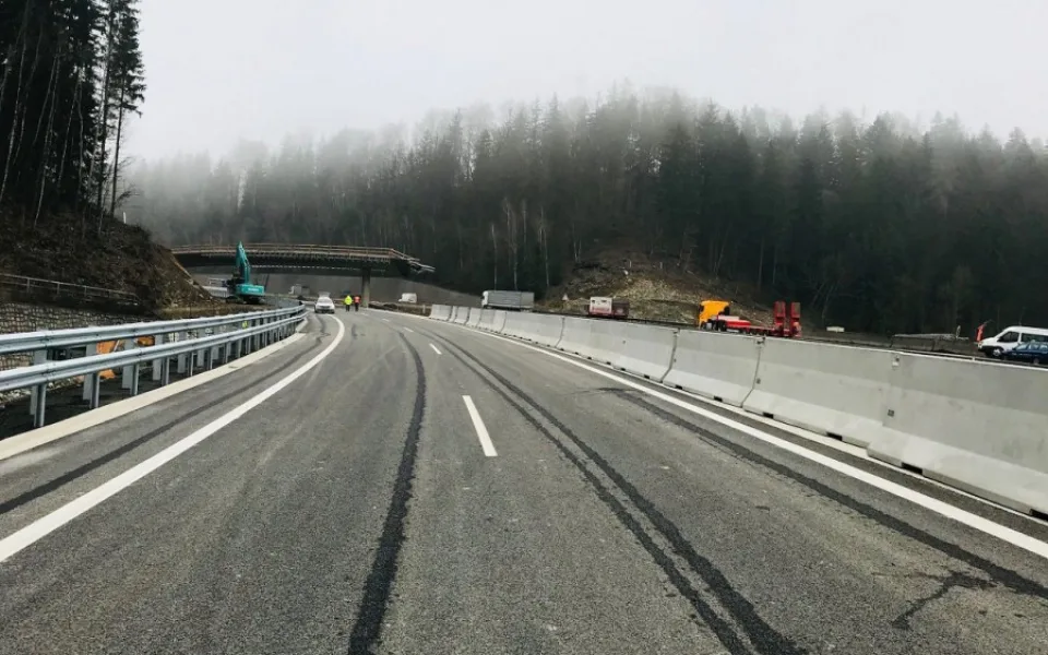 Rádelák bude průjezdnější. V neděli se otevřou nové dva pruhy v obou směrech