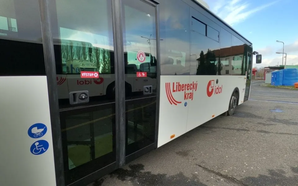 V neděli poprvé vyjedou nové nízkopodlažní velkokapacitní autobusy