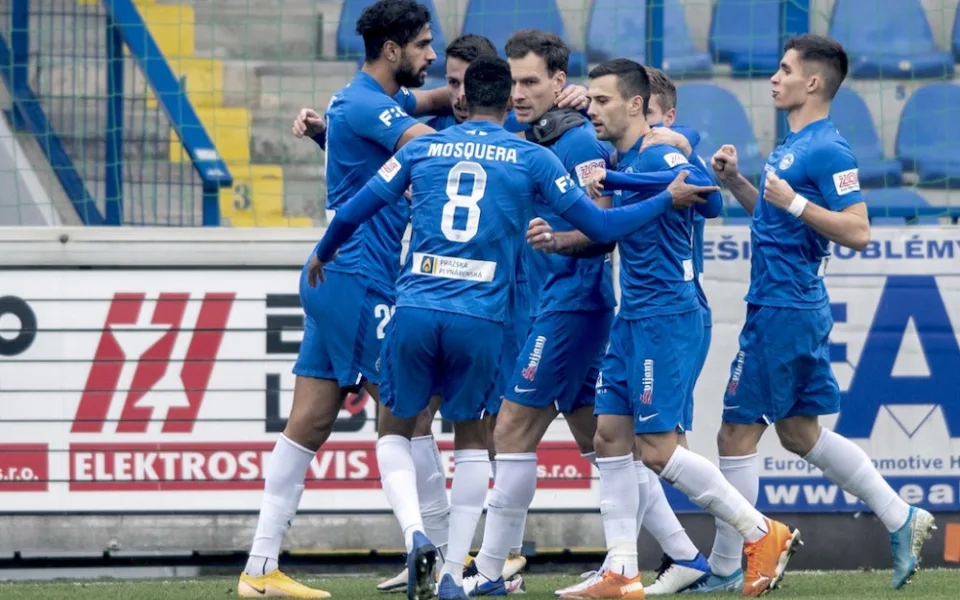 Po třech zápasech výhra. Slovan porazil Opavu 2:0