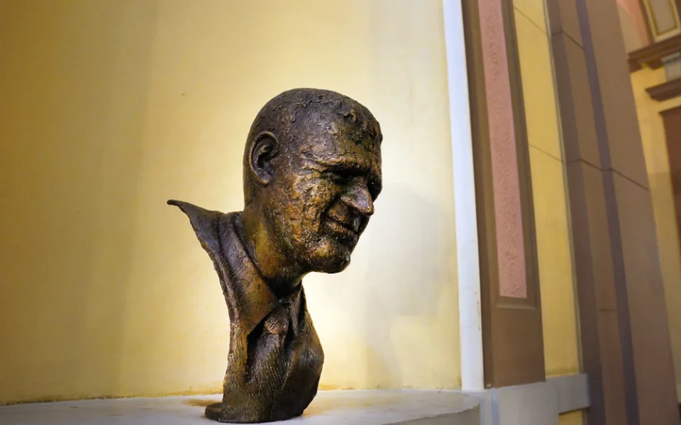 František Peterka doplnil Buriana. Na radnici mu odhalili bustu