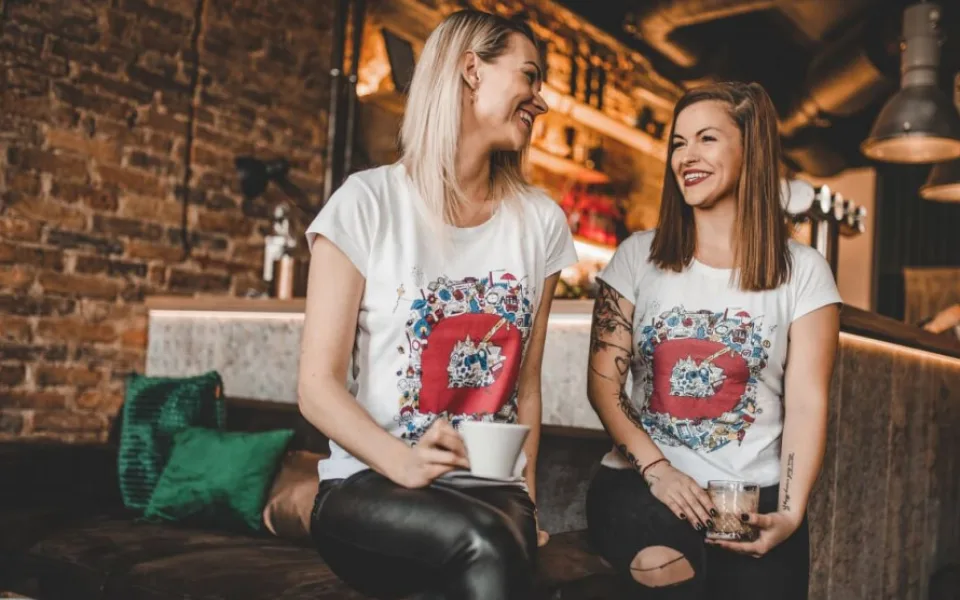 Když nemůže čtenář za Drbnou, Drbna přijde za čtenářem. Registrujte se a odhalte výhody