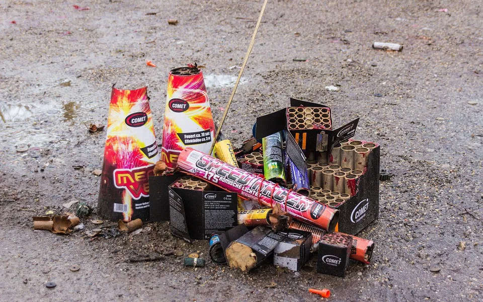 Pyrotechnika nepatří mezi zboží, které chceme nabízet, shoduje se čím dál více prodejců. V některých regálech úplně chybí