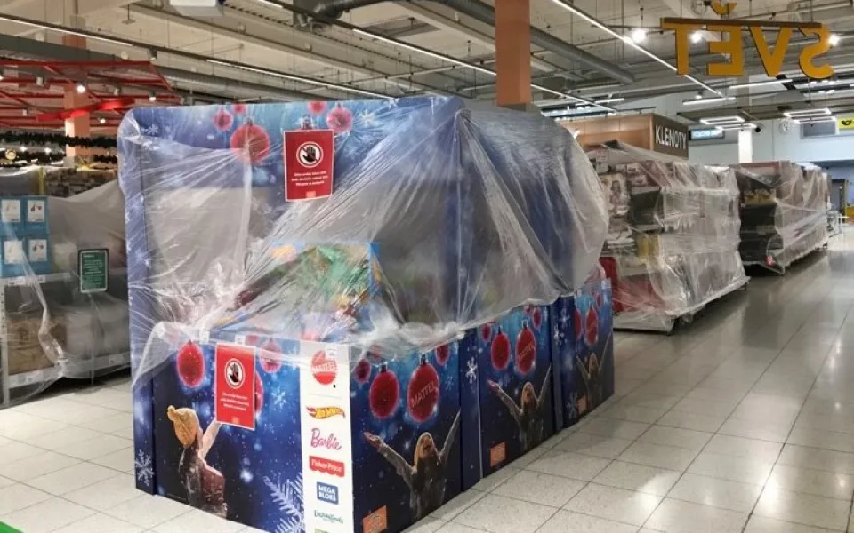 Pastelky si nekoupíte, pušku ano. Lidé nechápou zákaz prodeje některého zboží