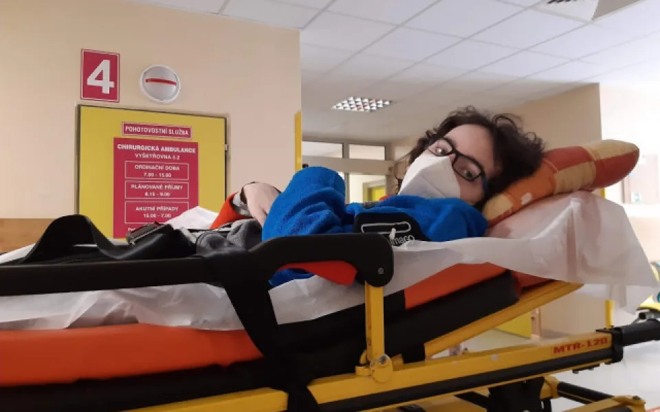Lidé se složili na auto pro rodinu dvojčat se vzácným onemocněním. Sbírka pokračuje