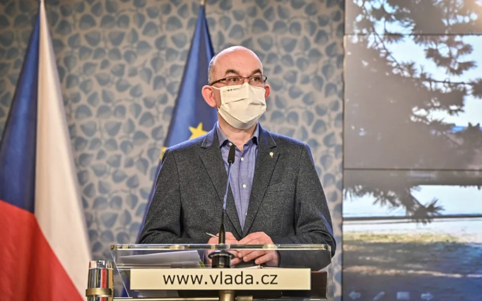 Další změny v registru očkování i tabulky PES, do restaurace jen s negativním testem