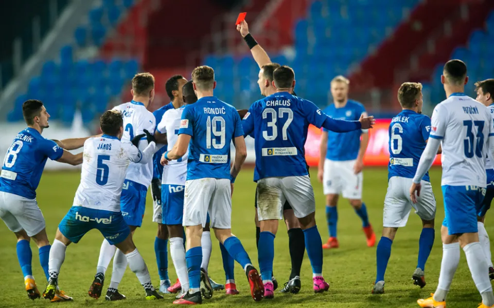 Rasistické pořvávání na Mosqueru v Ostravě. Baník hledá viníka, klub se omluvil