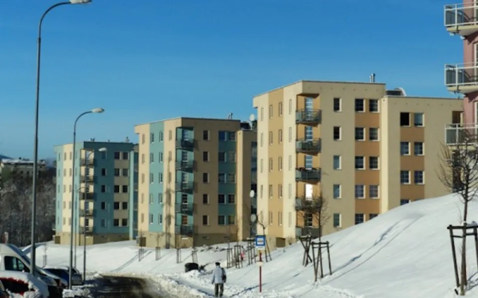 Další varianta převodu podílů města na družstevníky. Složité, nákladné a rizikové, vadí opozici