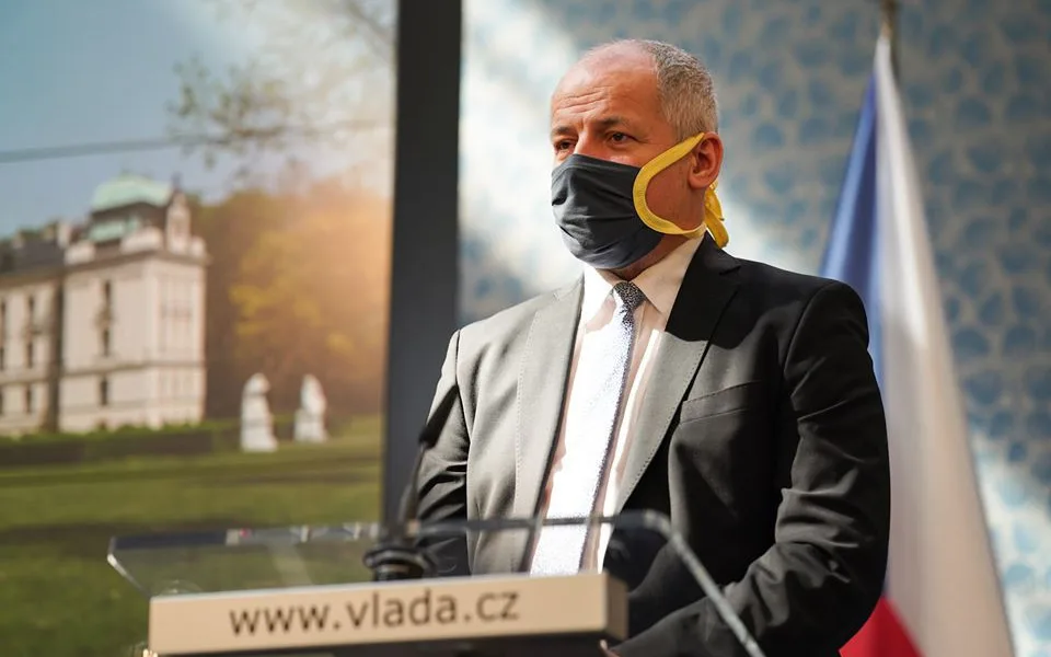 Další papalášské gesto Romana Prymuly. Po návštěvě fotbalového zápasu s ním premiér ukončil spolupráci