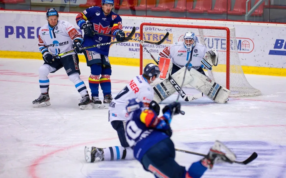 Tygři vyhráli v Budějovicích a drží čtvrté místo zaručující play off