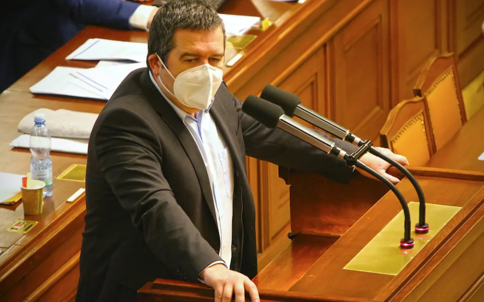 Pohyb jen v katastru obce, mimo okres s čestným prohlášením. Ministr Hamáček nastínil možné zpřísnění opatření