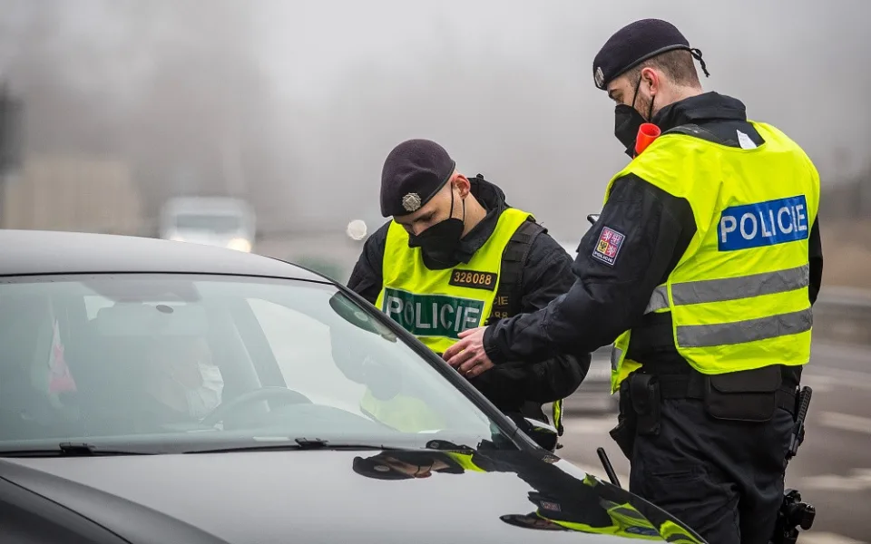 Žádné dlouhé zdržování ani fronty. Kontroly na hranicích okresů probíhají klidně